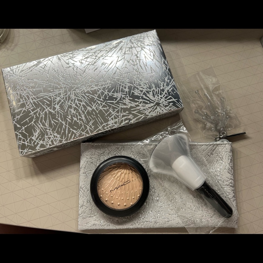 MAC cosmetics Frosted Firework Collection Firelit Face Kit
